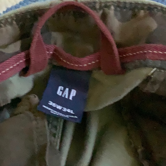 Vintage Men’s Khaki Green Cargo Pants. 36-34. Gap. Numerous pockets - Picture 4 of 10